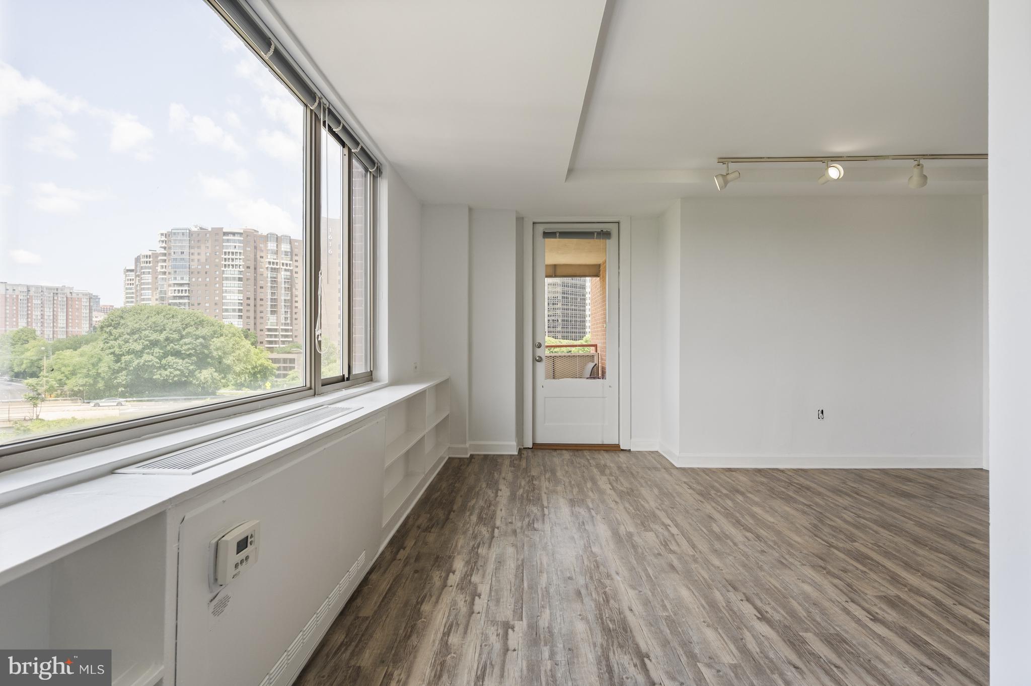 RIVER PLACE - Residential