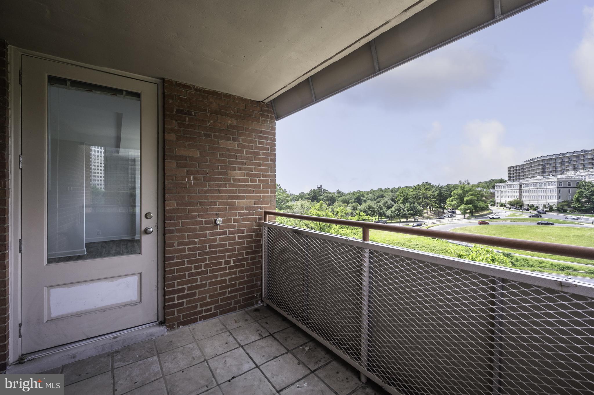 RIVER PLACE - Residential