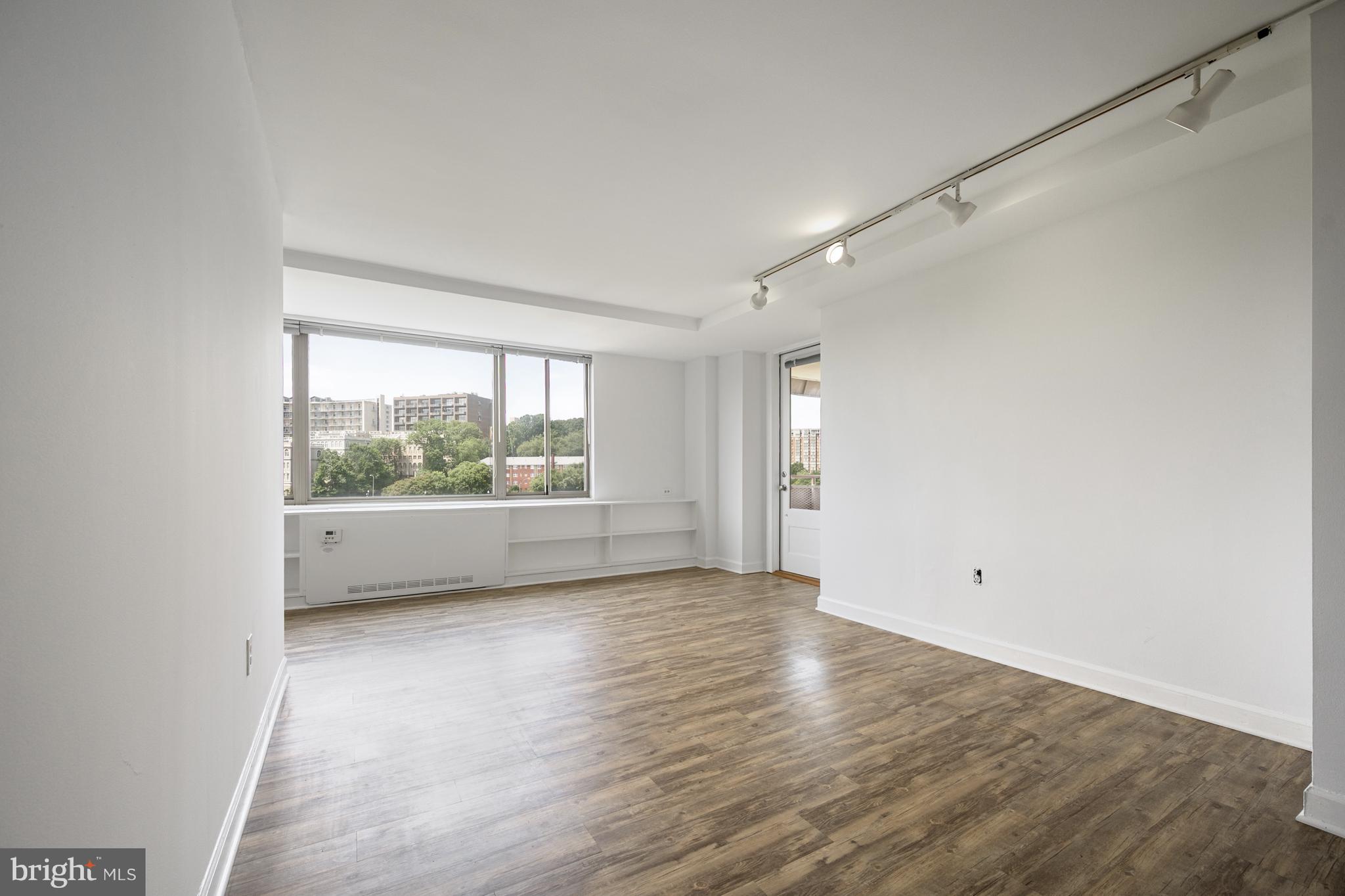 RIVER PLACE - Residential