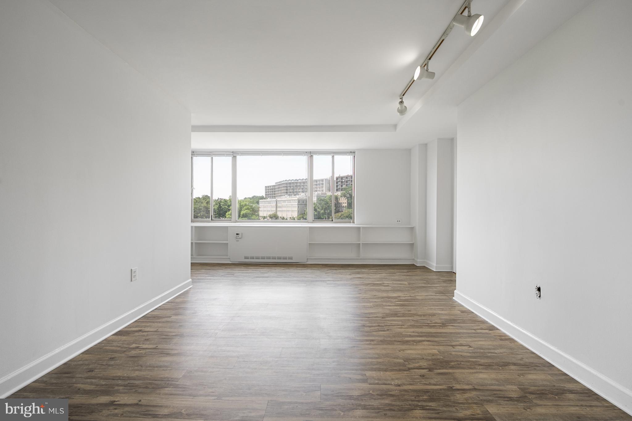 RIVER PLACE - Residential