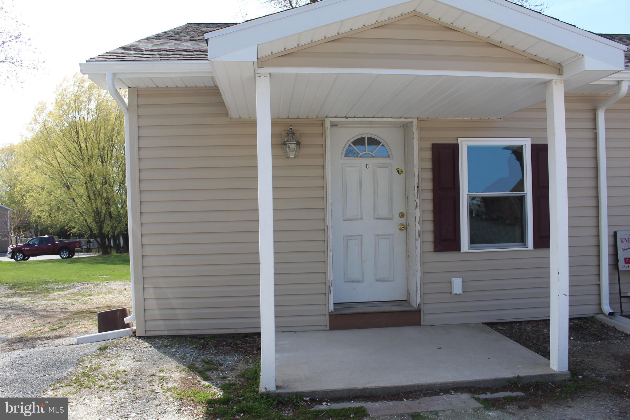 Two bedroom, one bathroom apartment.
Note: Applicant must fill out an application and be approved PRIOR to viewing the property. The online application can be found on our website. You can apply for this property under the property description.
