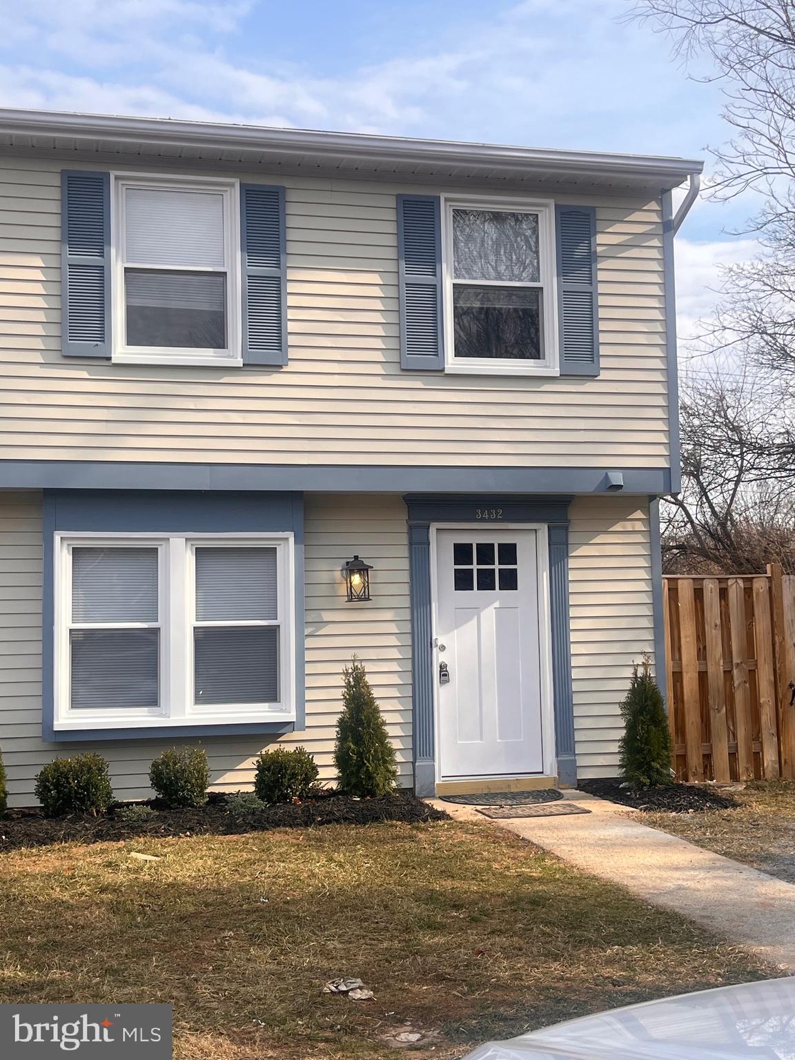 Beautifully renovated TH in the Lake Ridge!   End unit rear fenced yard, beautiful new concrete patio.  Open kitchen with stainless steel appliances,, granite countertops,  LVP flooring, ample sized bedrooms, the list goes on and on.  Close to shopping, schools and commuter lot.