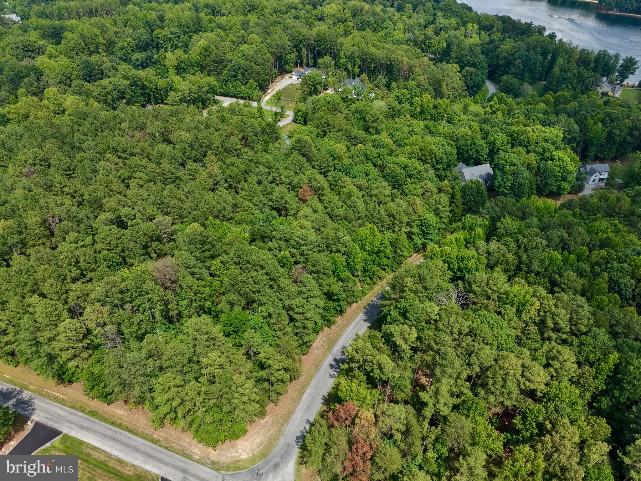 LAKE FOREST - Land