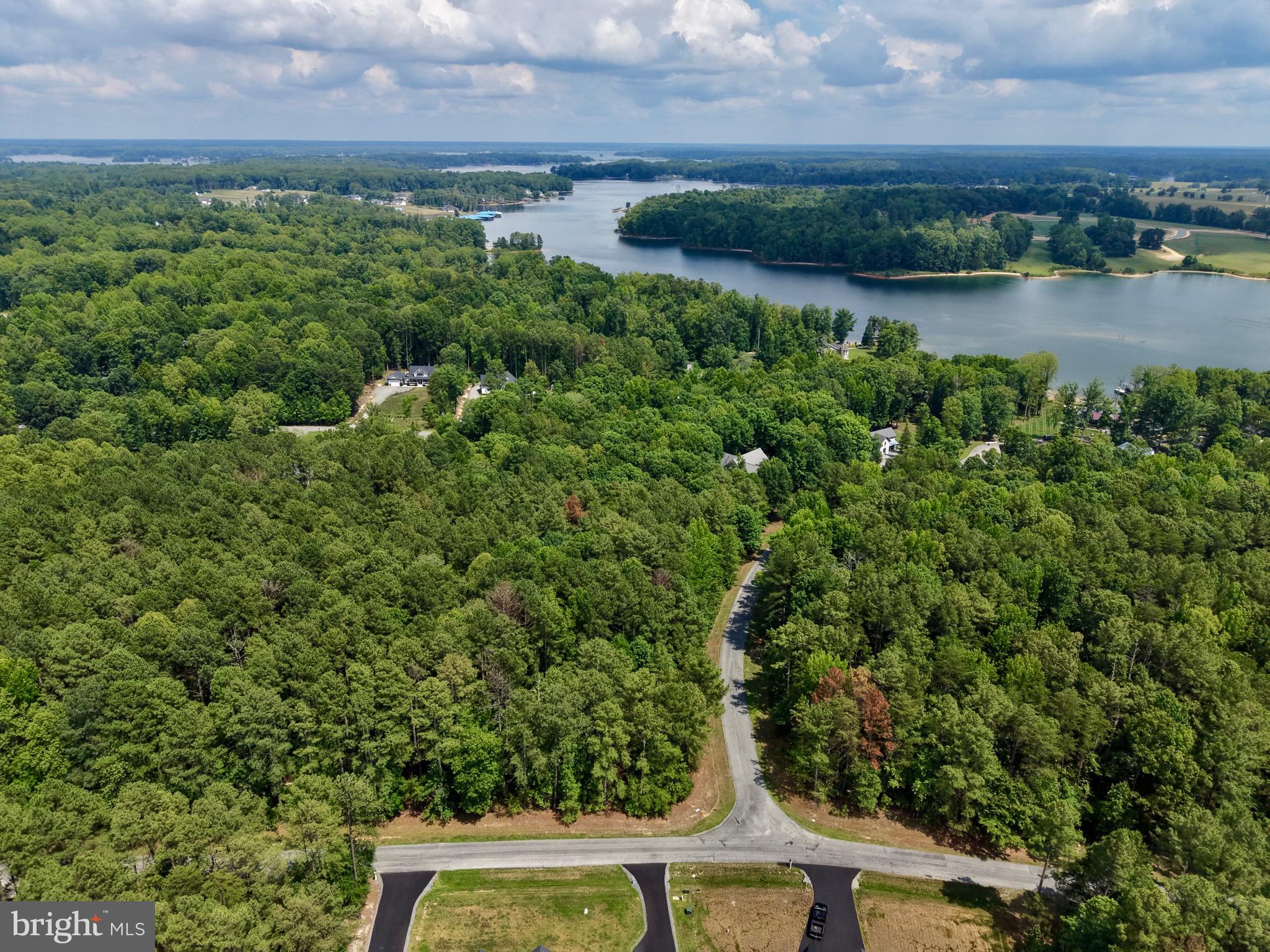 LAKE FOREST - Land