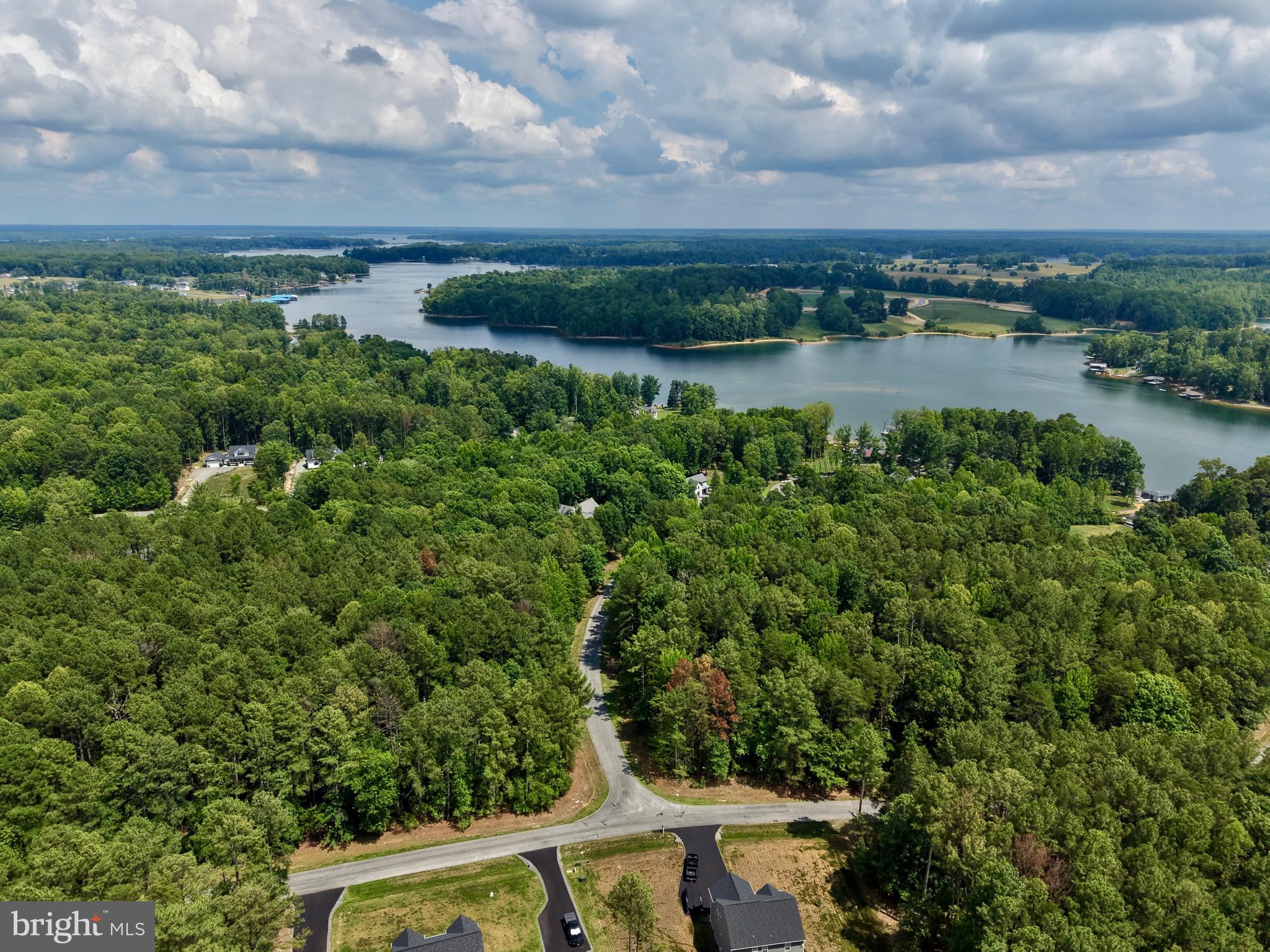 LAKE FOREST - Land