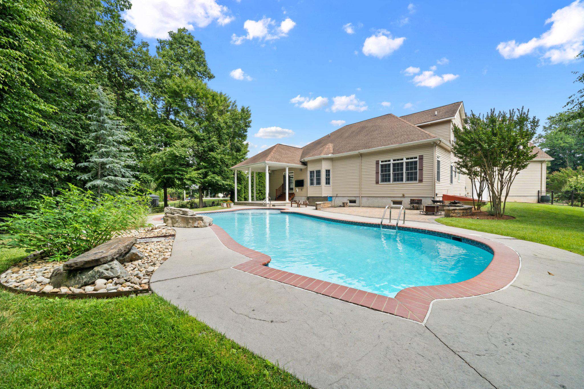 FAIRFIELD FARMS - Residential