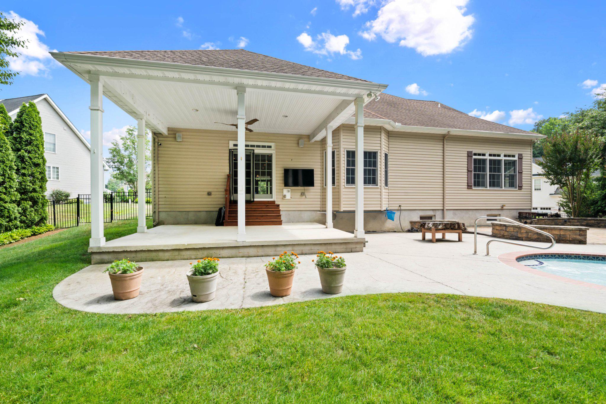 FAIRFIELD FARMS - Residential