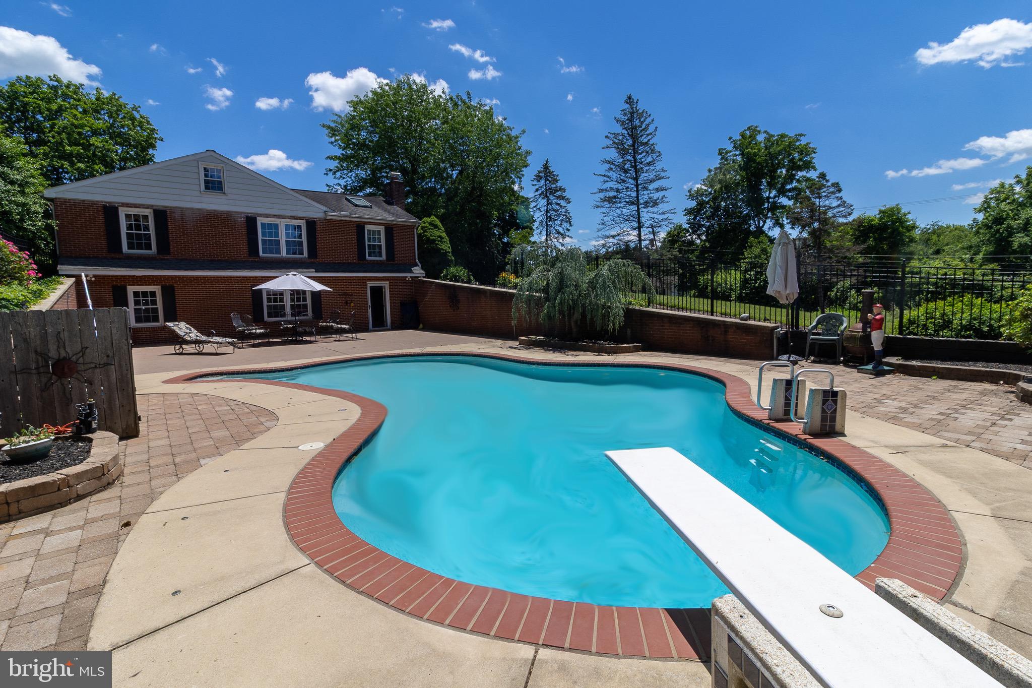 EAST FALLOWFIELD - Residential