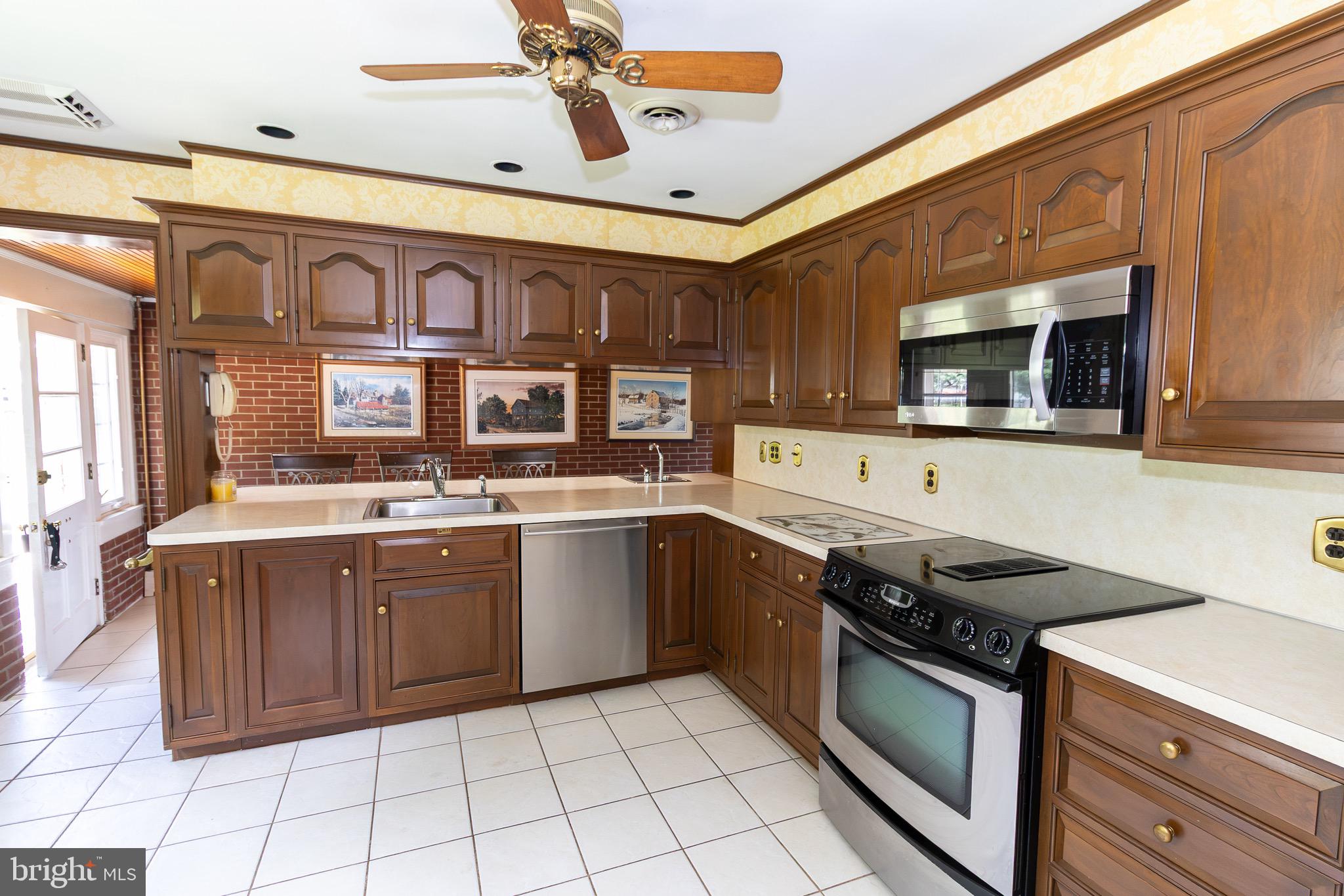 EAST FALLOWFIELD - Residential