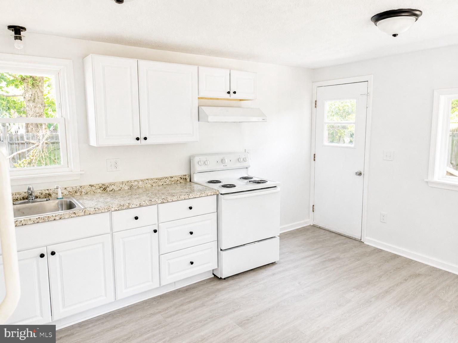 SOUTH HAMPTON - Residential