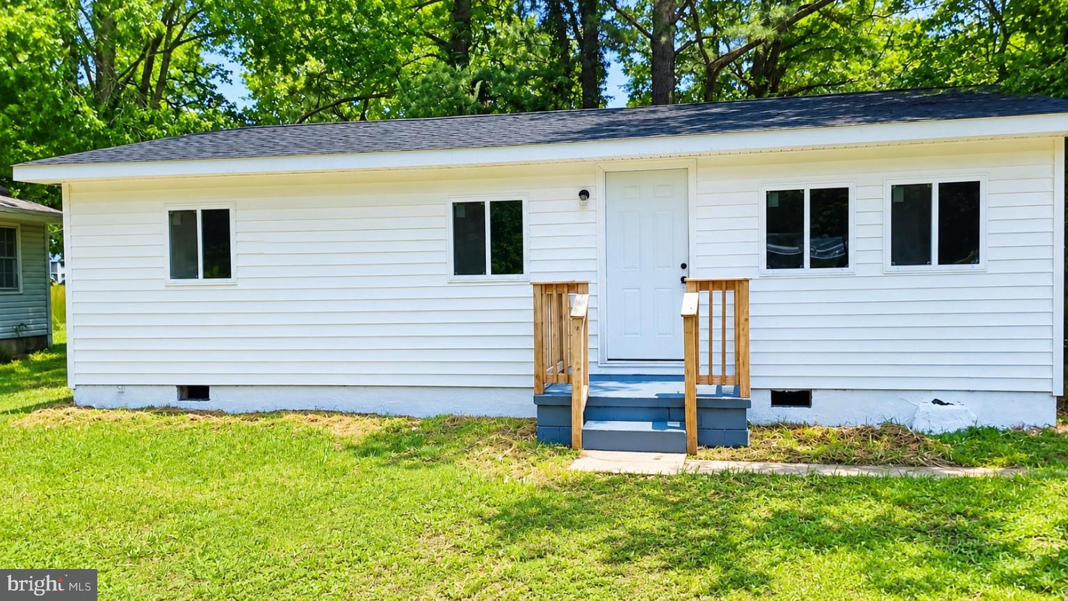 New roof, new siding, New flooring,New cabinets,New HVAC. New Windows. 3br 1 ba. Perfect USDA home. Nice front yard. Close to play ground.