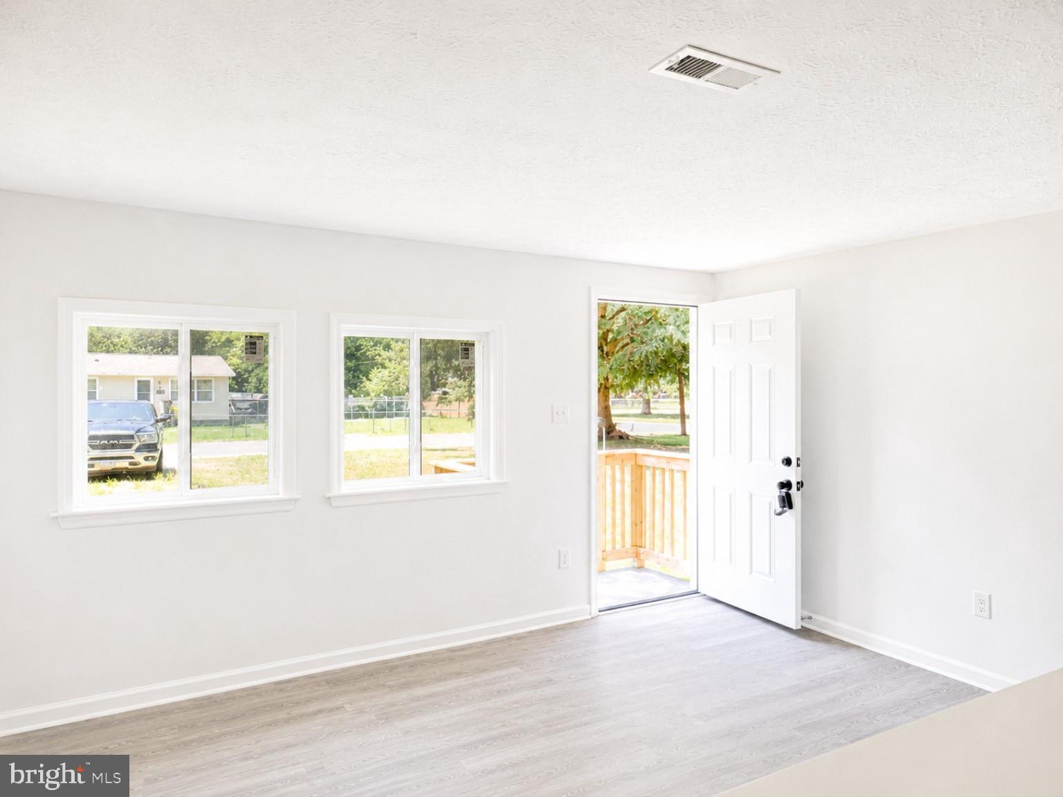 SOUTH HAMPTON - Residential
