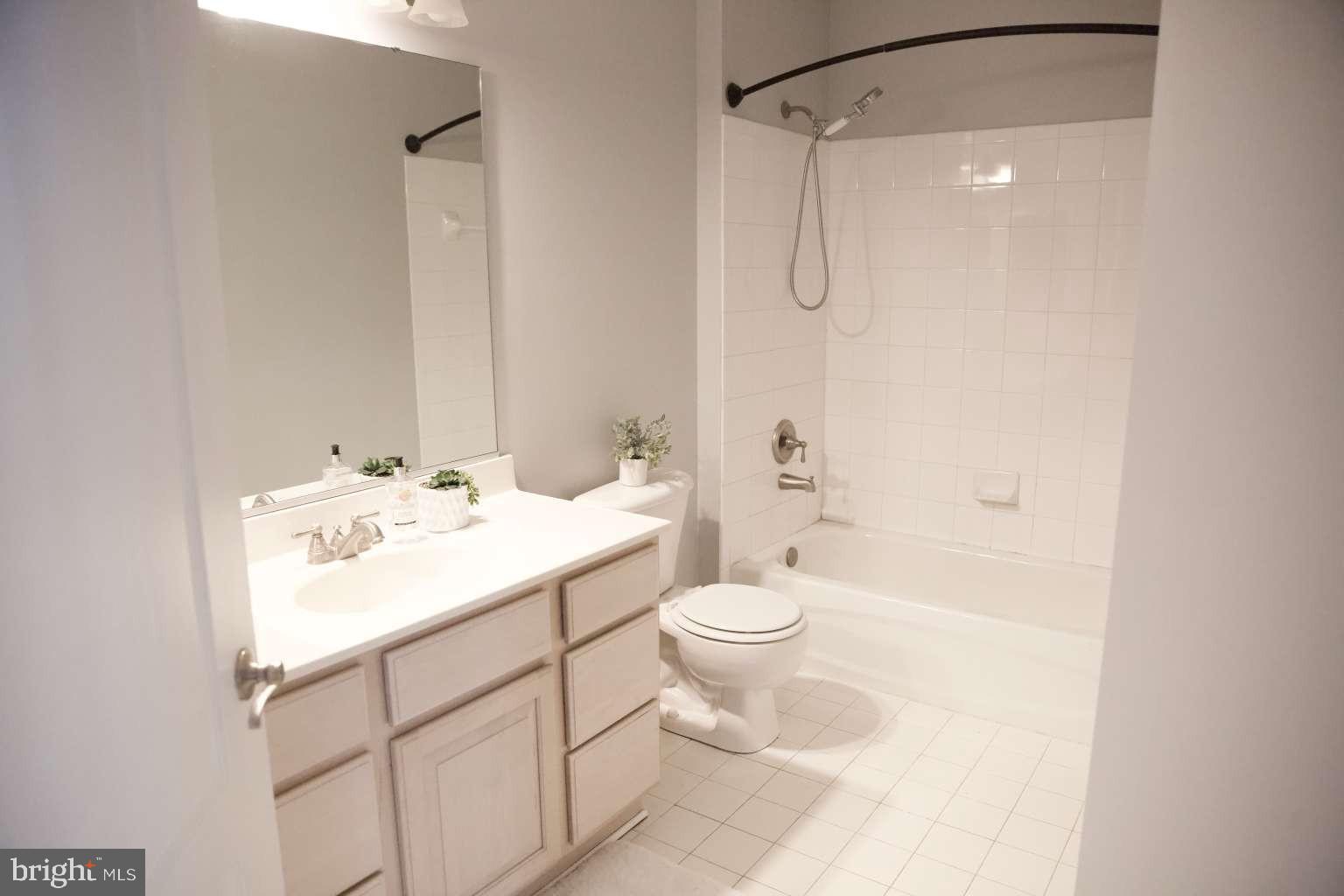OYSTER BAY CONDOMINIUMS - Residential
