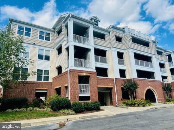 OYSTER BAY CONDOMINIUMS - Residential