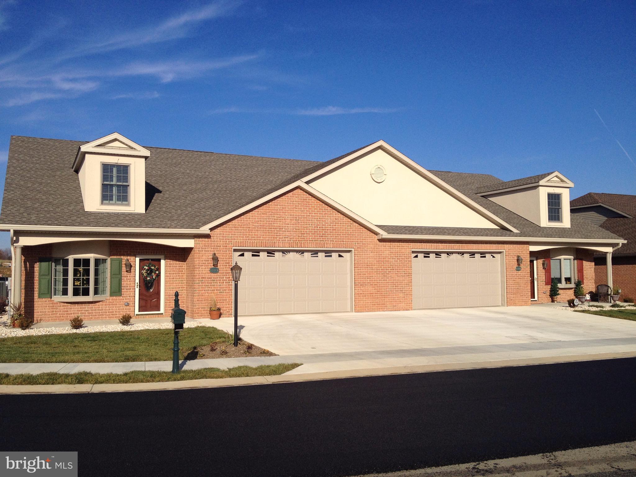 EMERALD POINTE - Residential