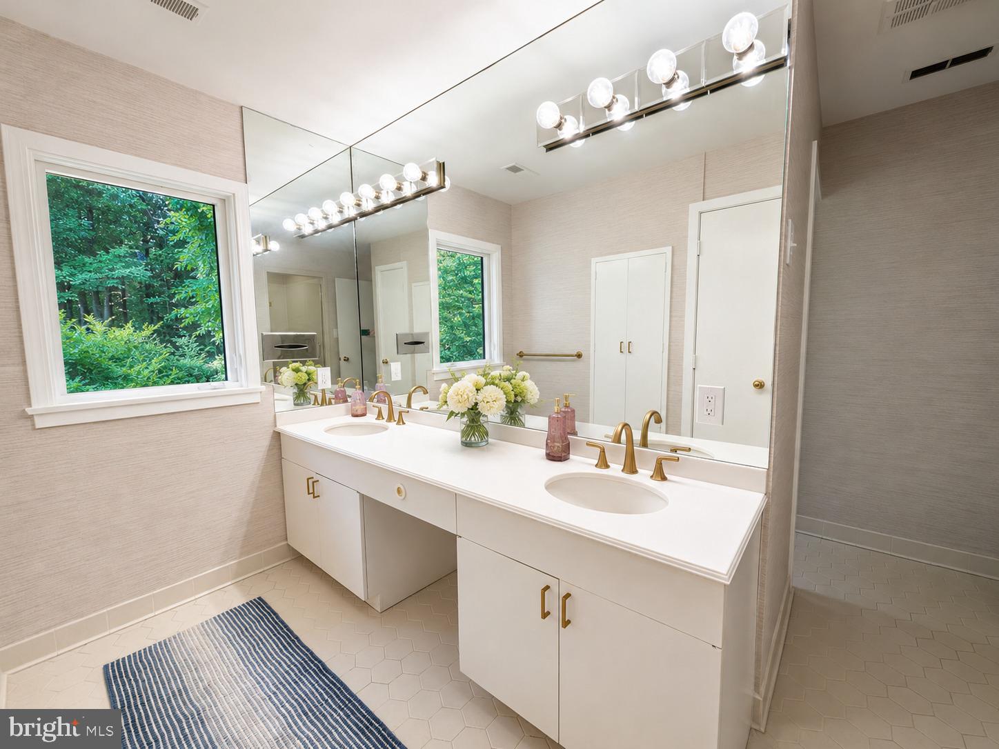 POTOMAC OUTSIDE - Residential