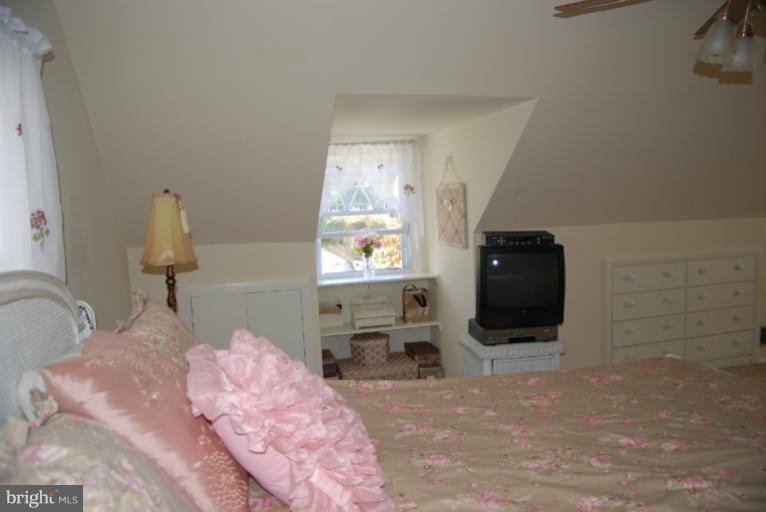 CHESTNUT RIDGE MANOR - Residential