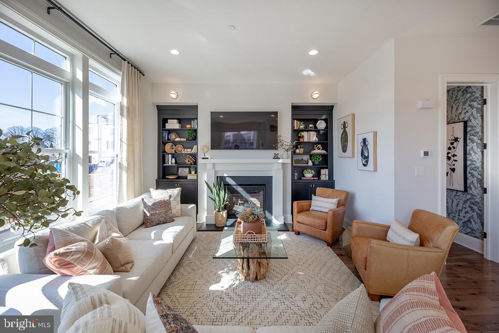 NEWTOWN WALK AT ELLIS PRESERVE - Residential