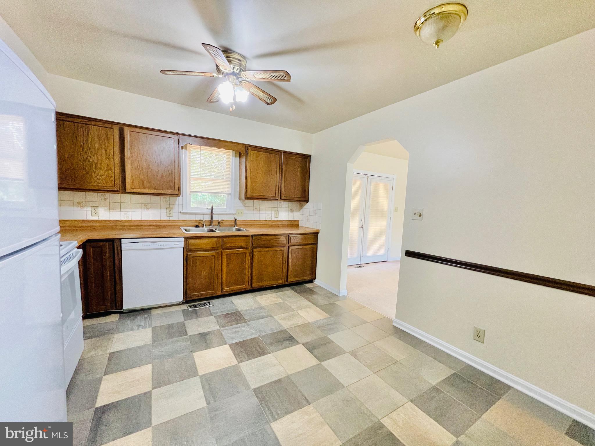 VISTA WOODS - Residential Lease