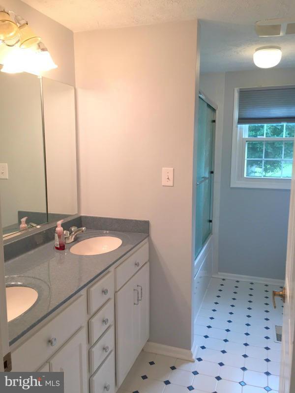 OAK SPRINGS - Residential Lease