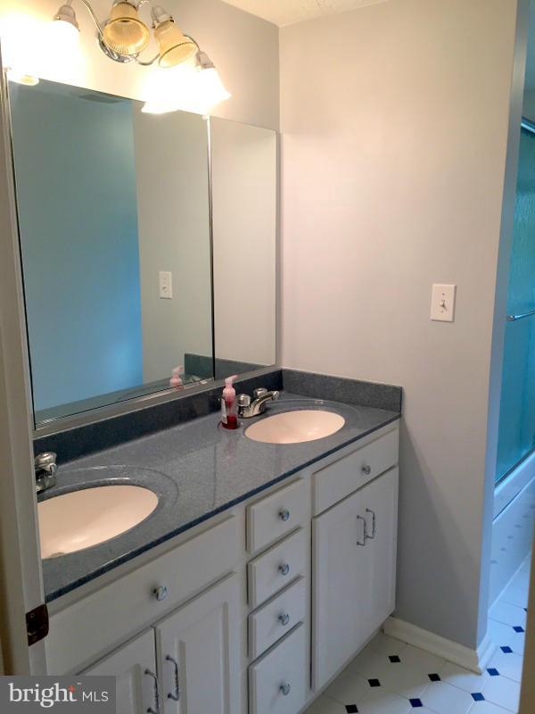 OAK SPRINGS - Residential Lease