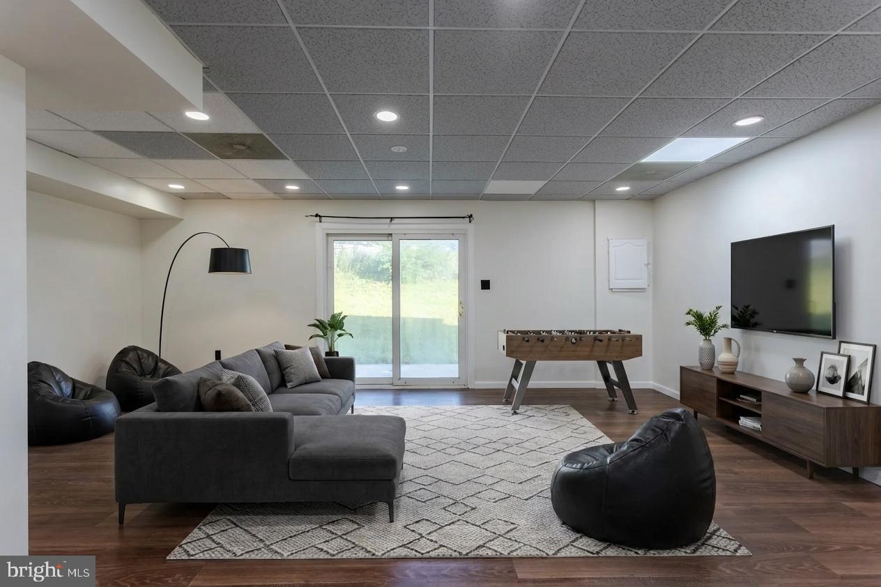 CALVERTON TOWNES - Residential