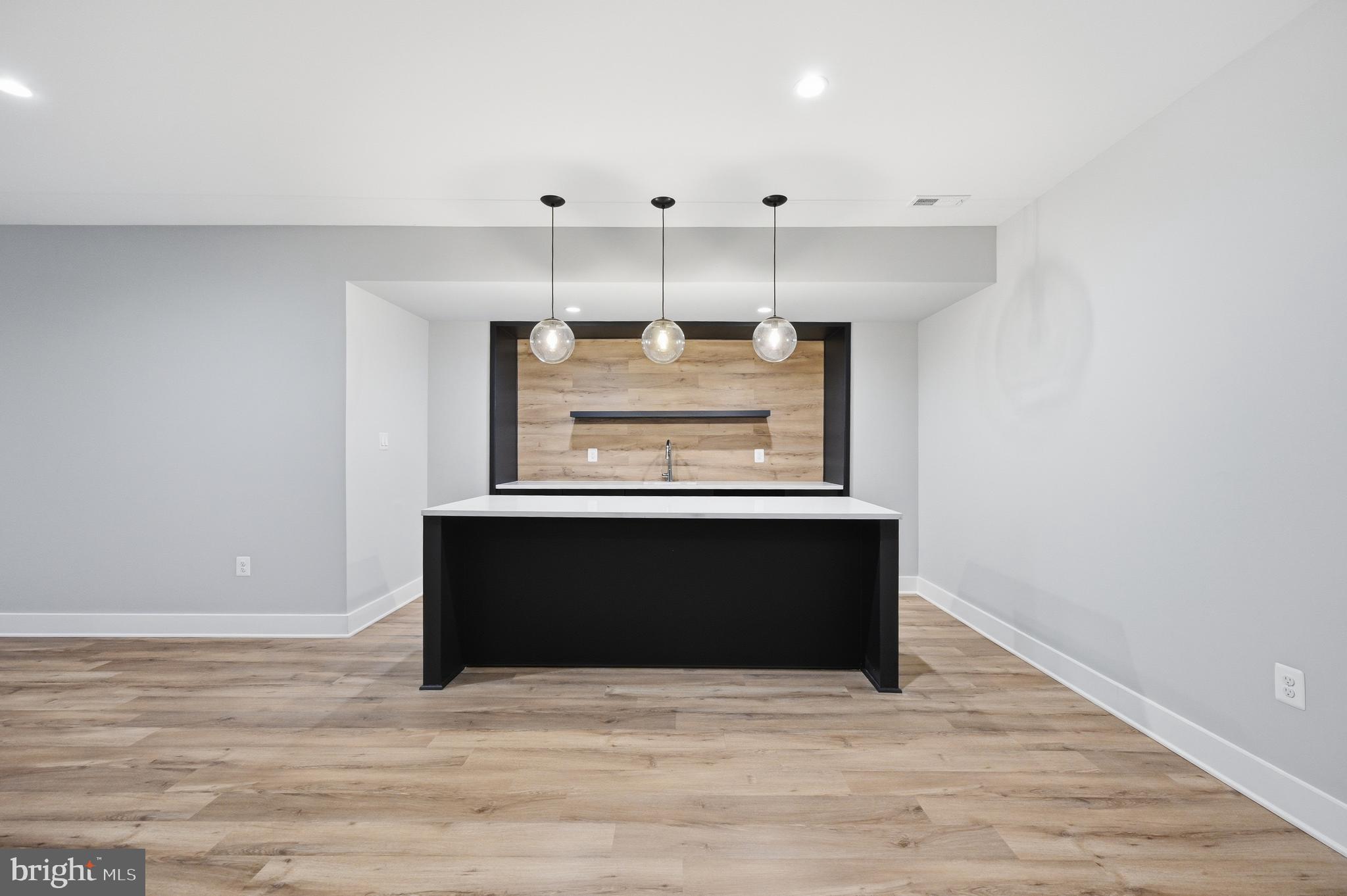 VIENNA HILLS - Residential