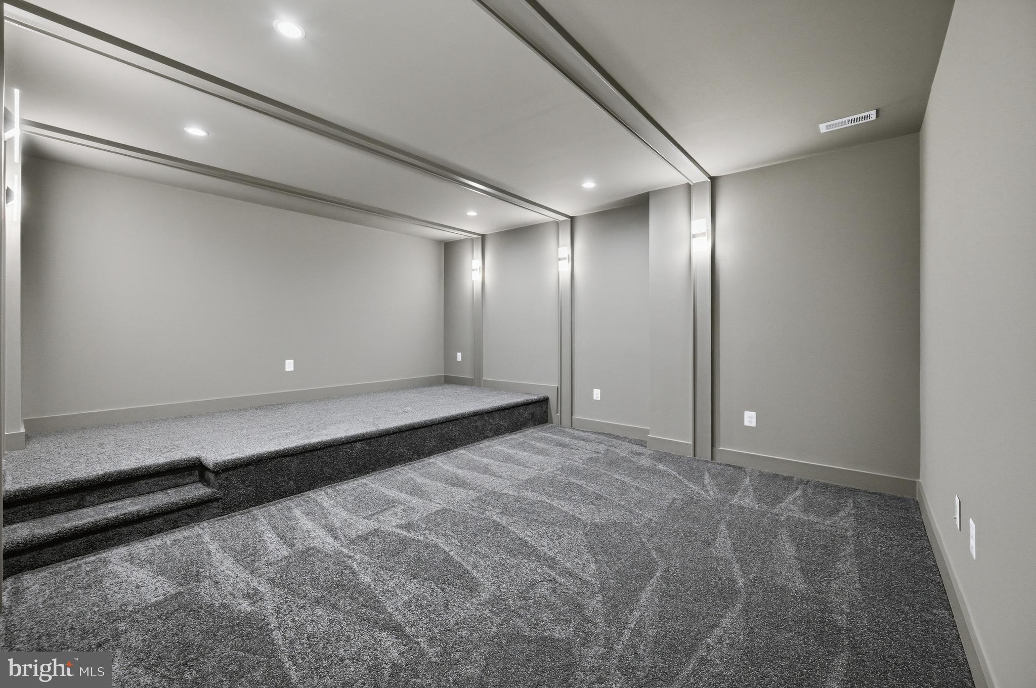 VIENNA HILLS - Residential