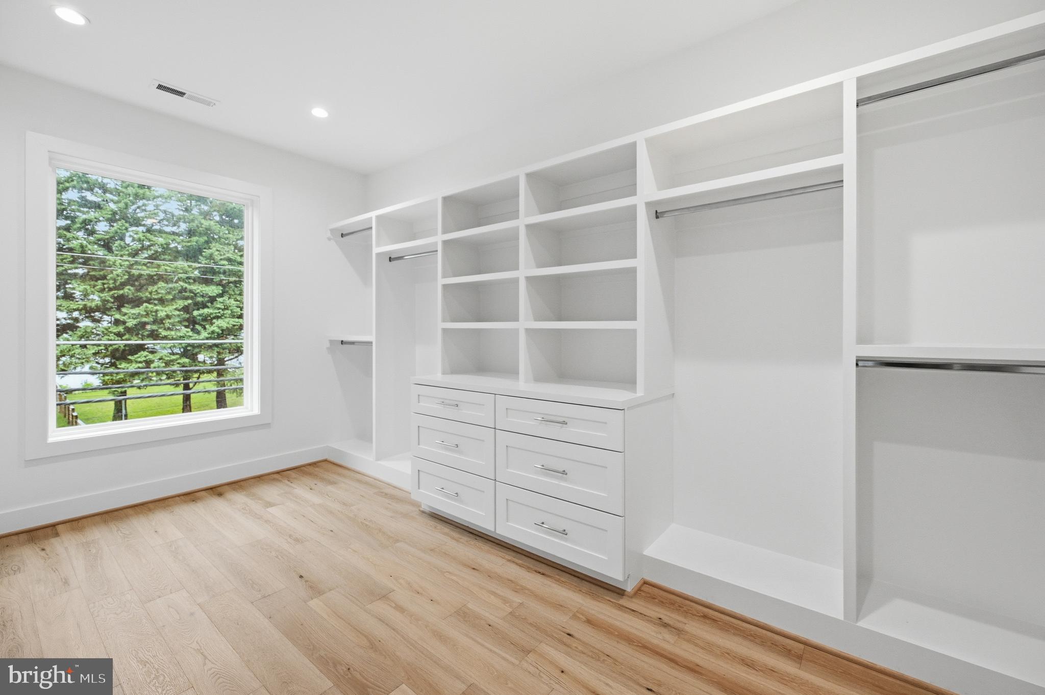 VIENNA HILLS - Residential
