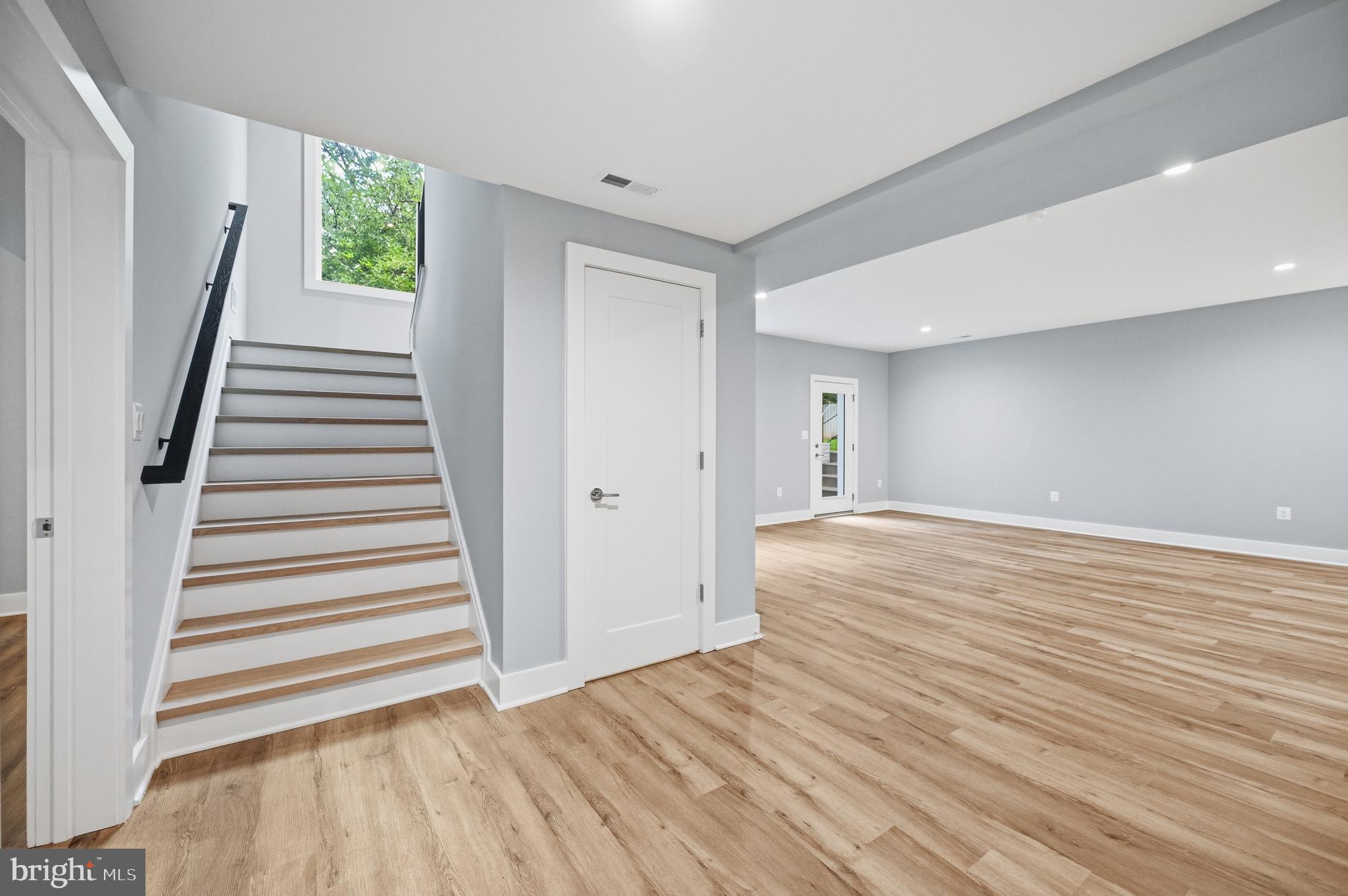VIENNA HILLS - Residential
