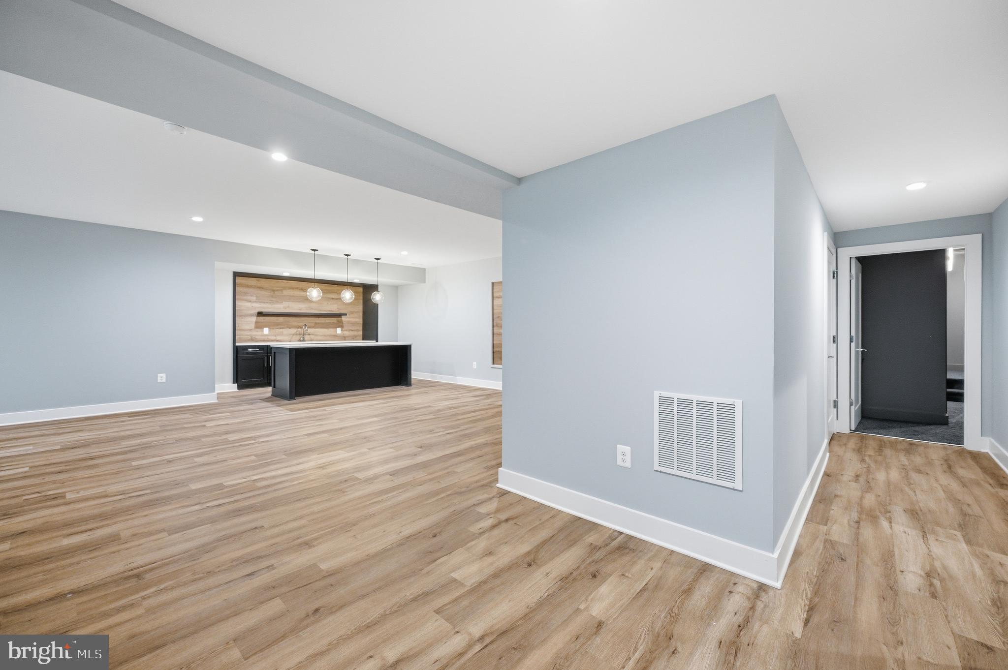 VIENNA HILLS - Residential