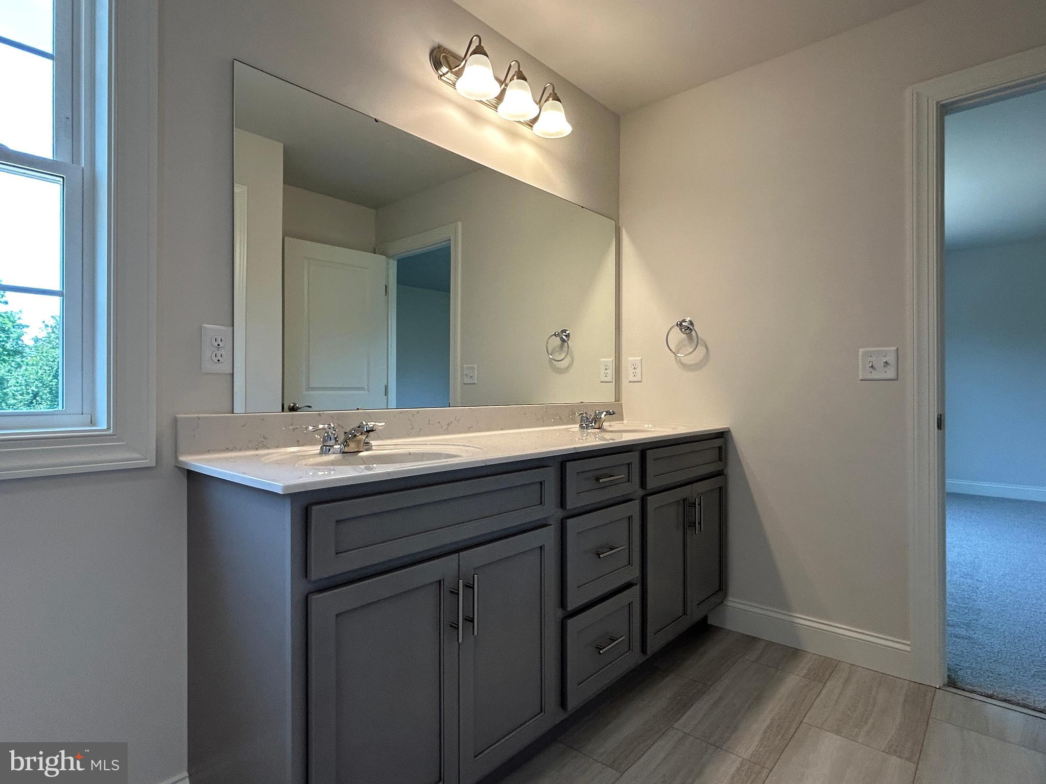 WOODLAND HILLS - Residential