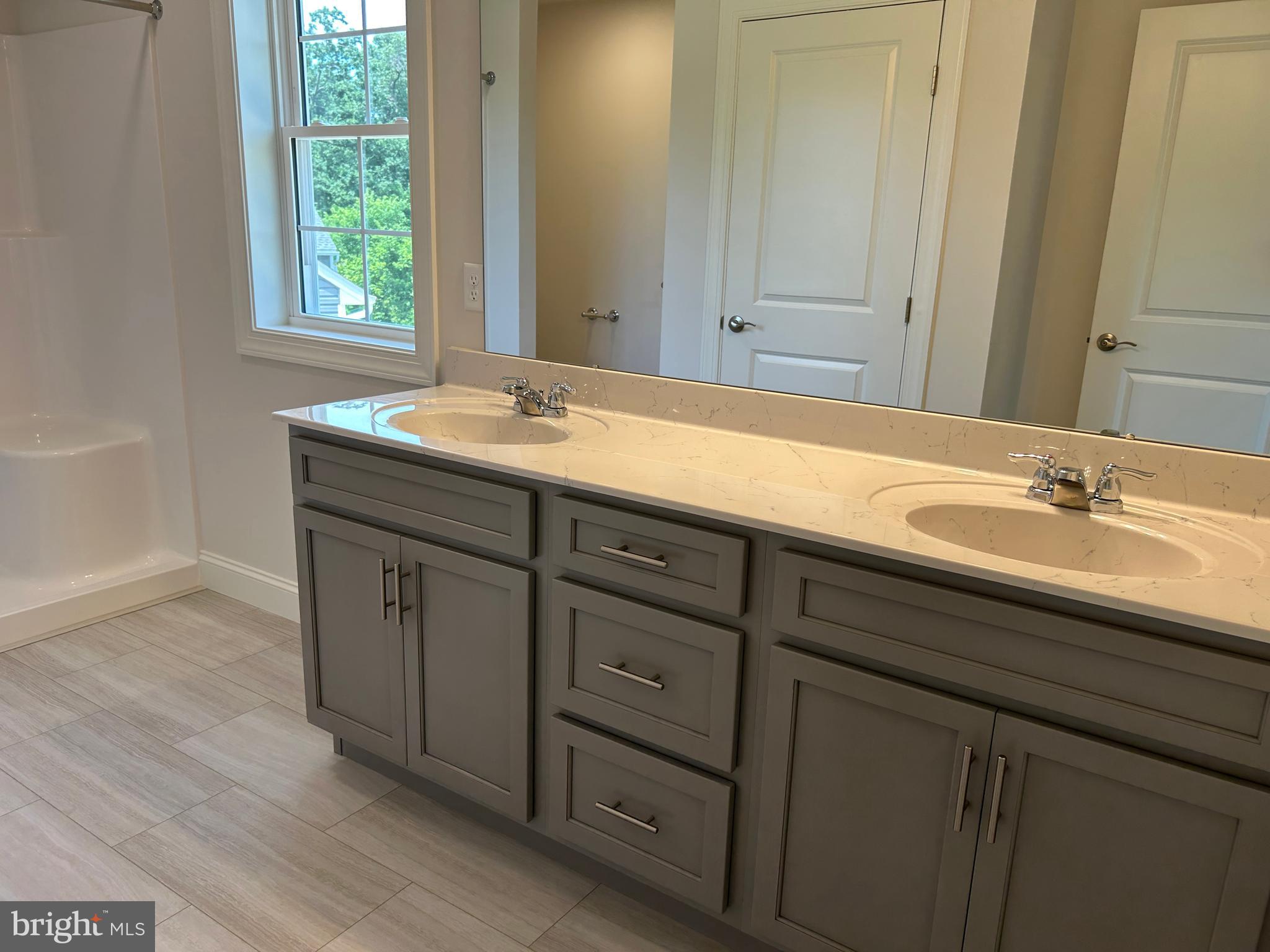 WOODLAND HILLS - Residential