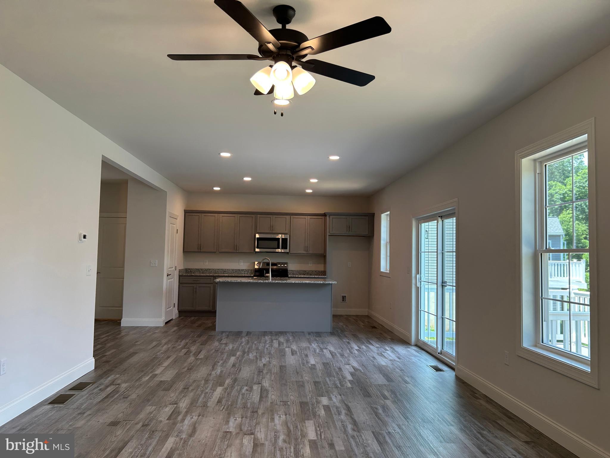 WOODLAND HILLS - Residential