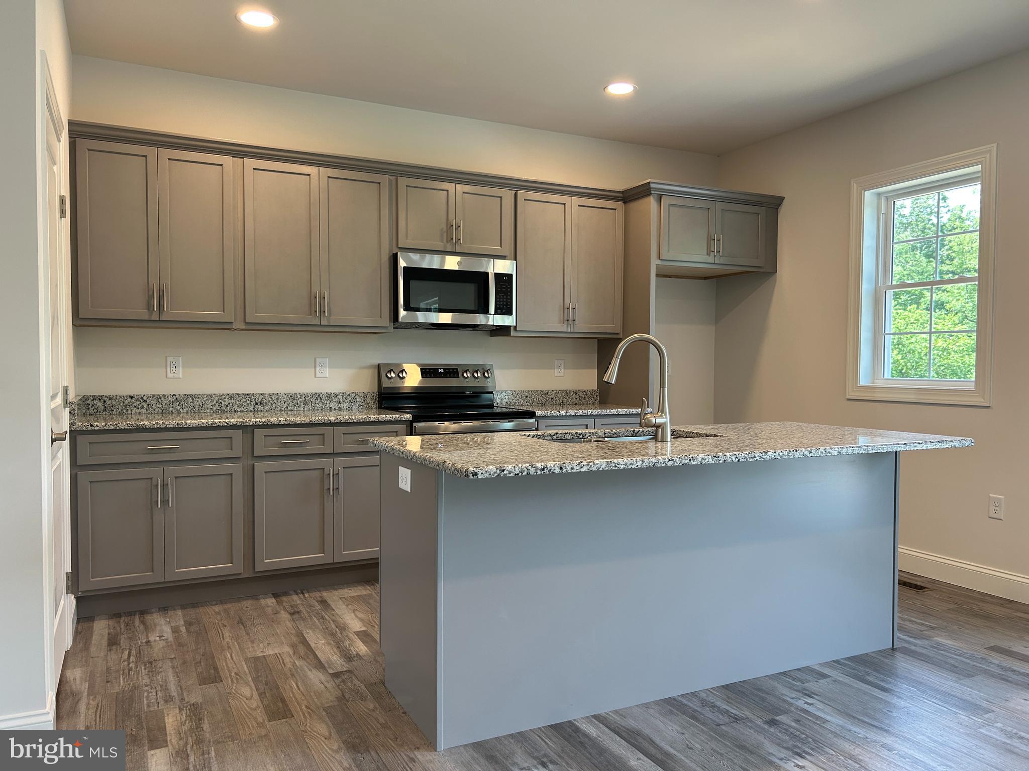WOODLAND HILLS - Residential