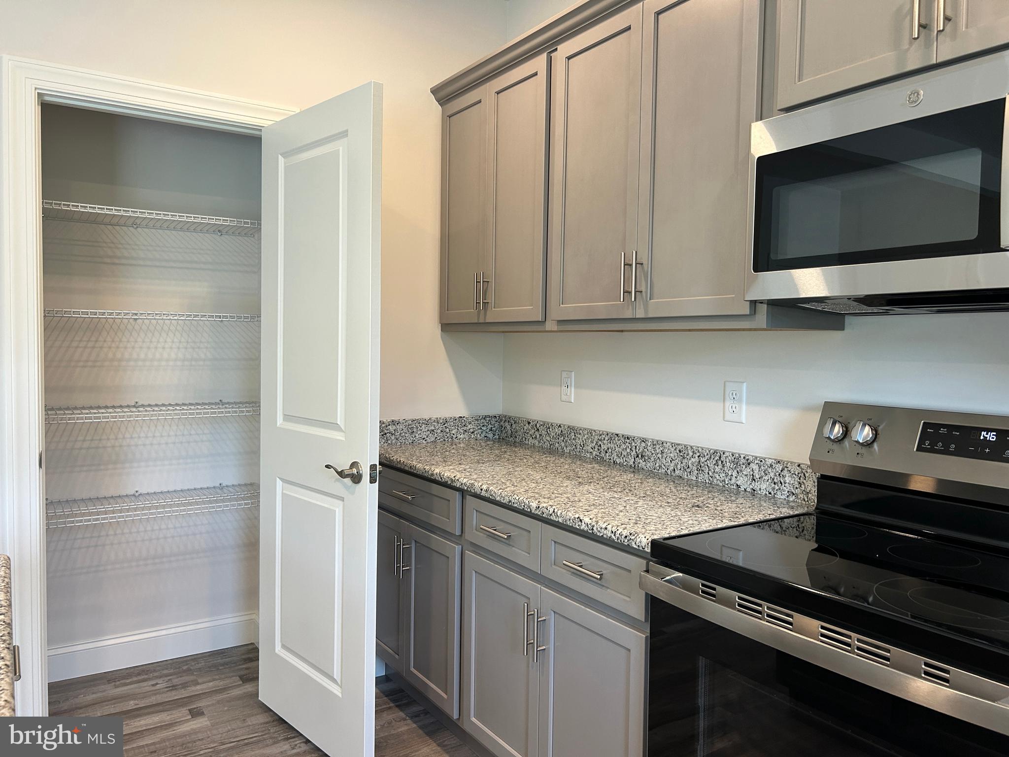 WOODLAND HILLS - Residential