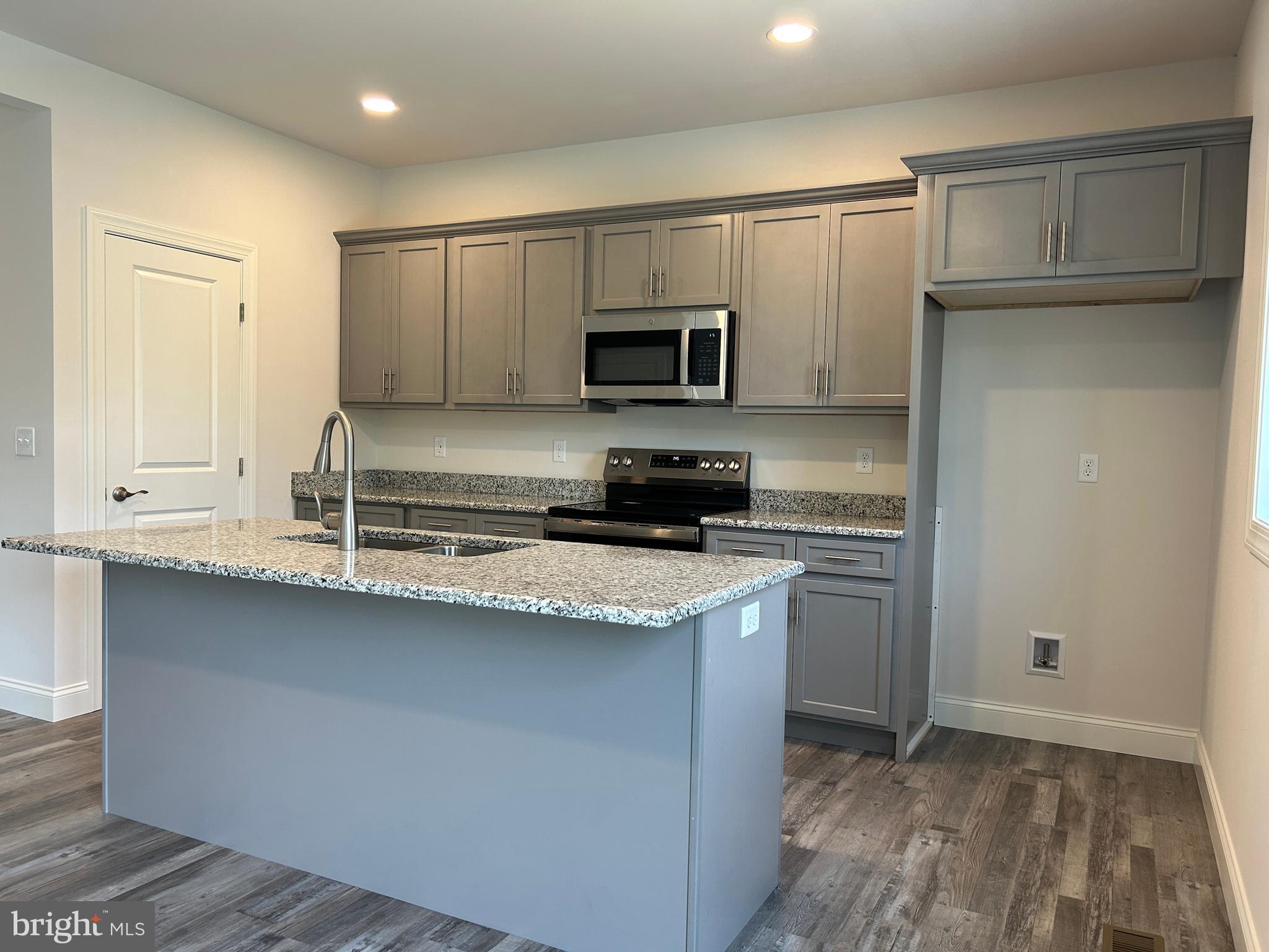WOODLAND HILLS - Residential