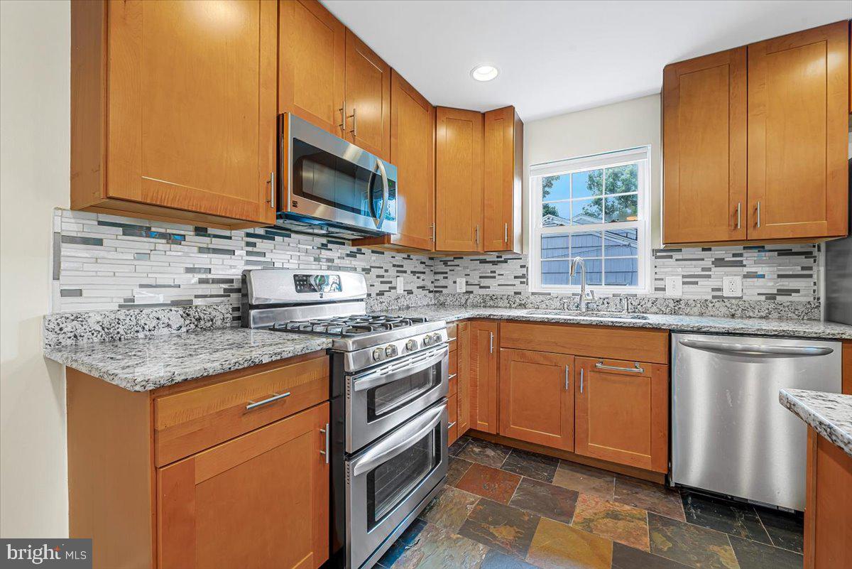 ROCK CREEK PALISADES - Residential