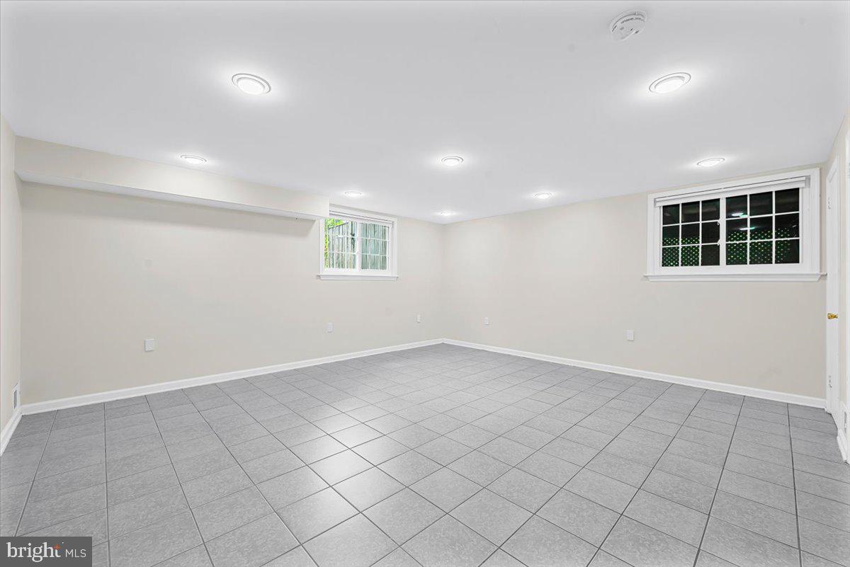 ROCK CREEK PALISADES - Residential