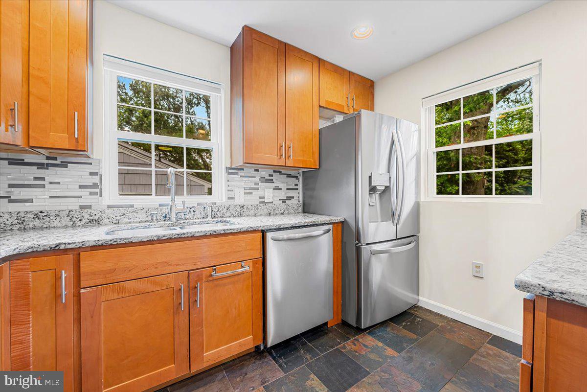 ROCK CREEK PALISADES - Residential
