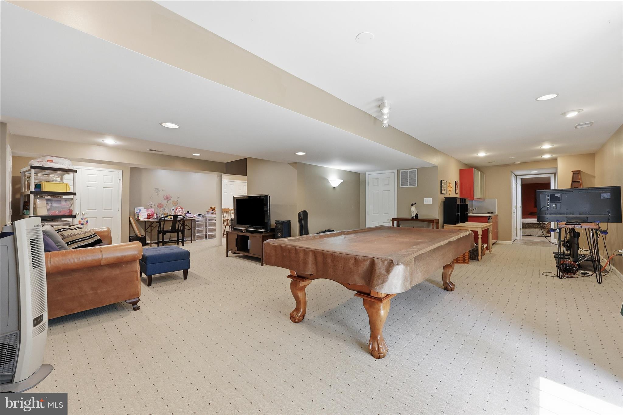 VILLAGE OF RIVER HILL - Residential
