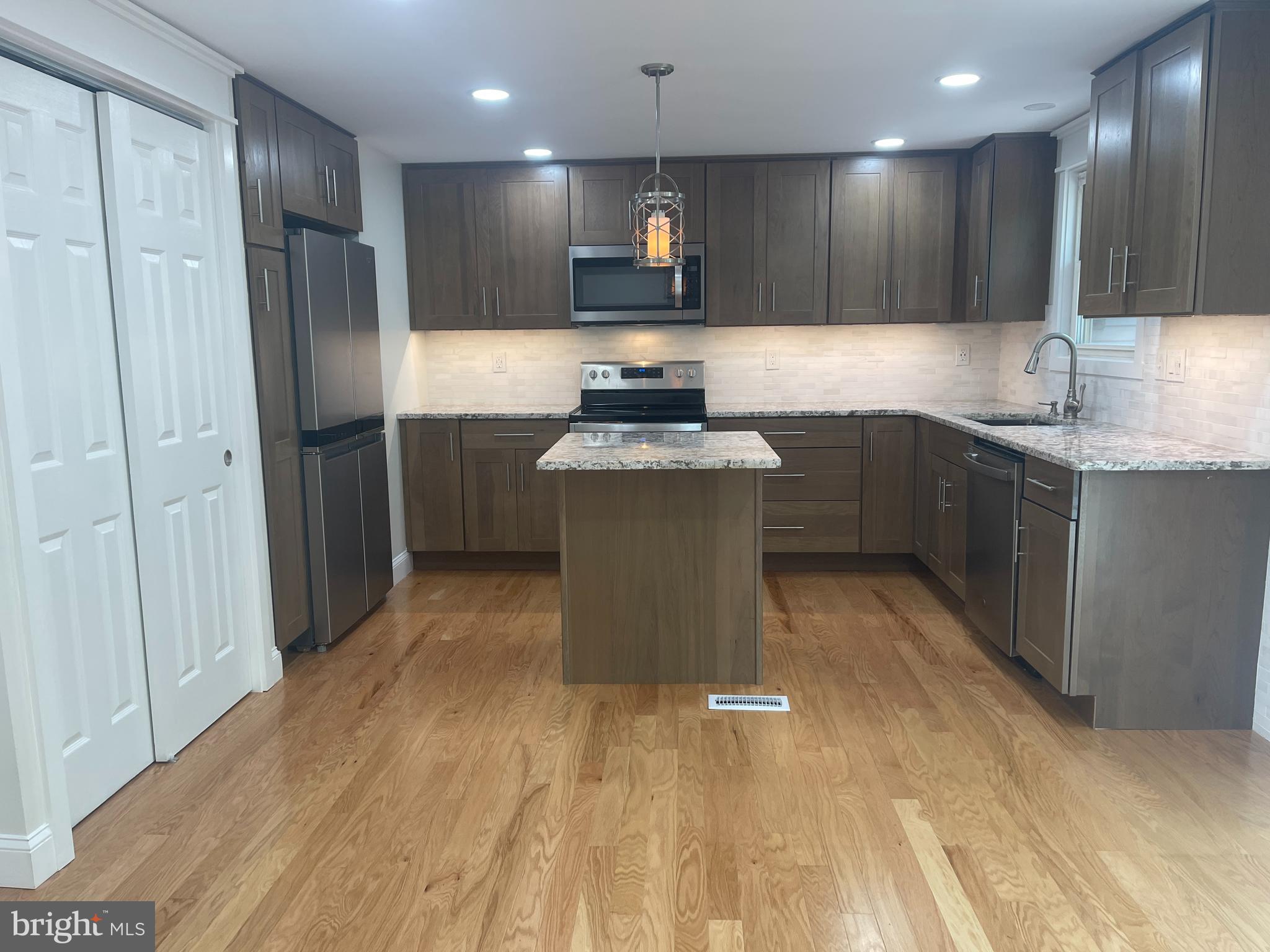 WHISPERING WOODS - Residential