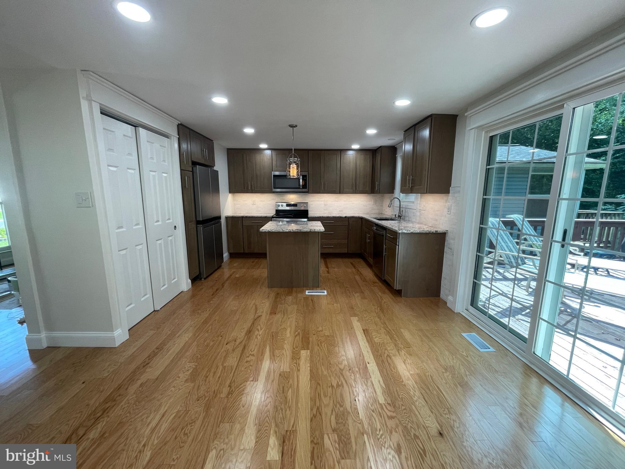 WHISPERING WOODS - Residential