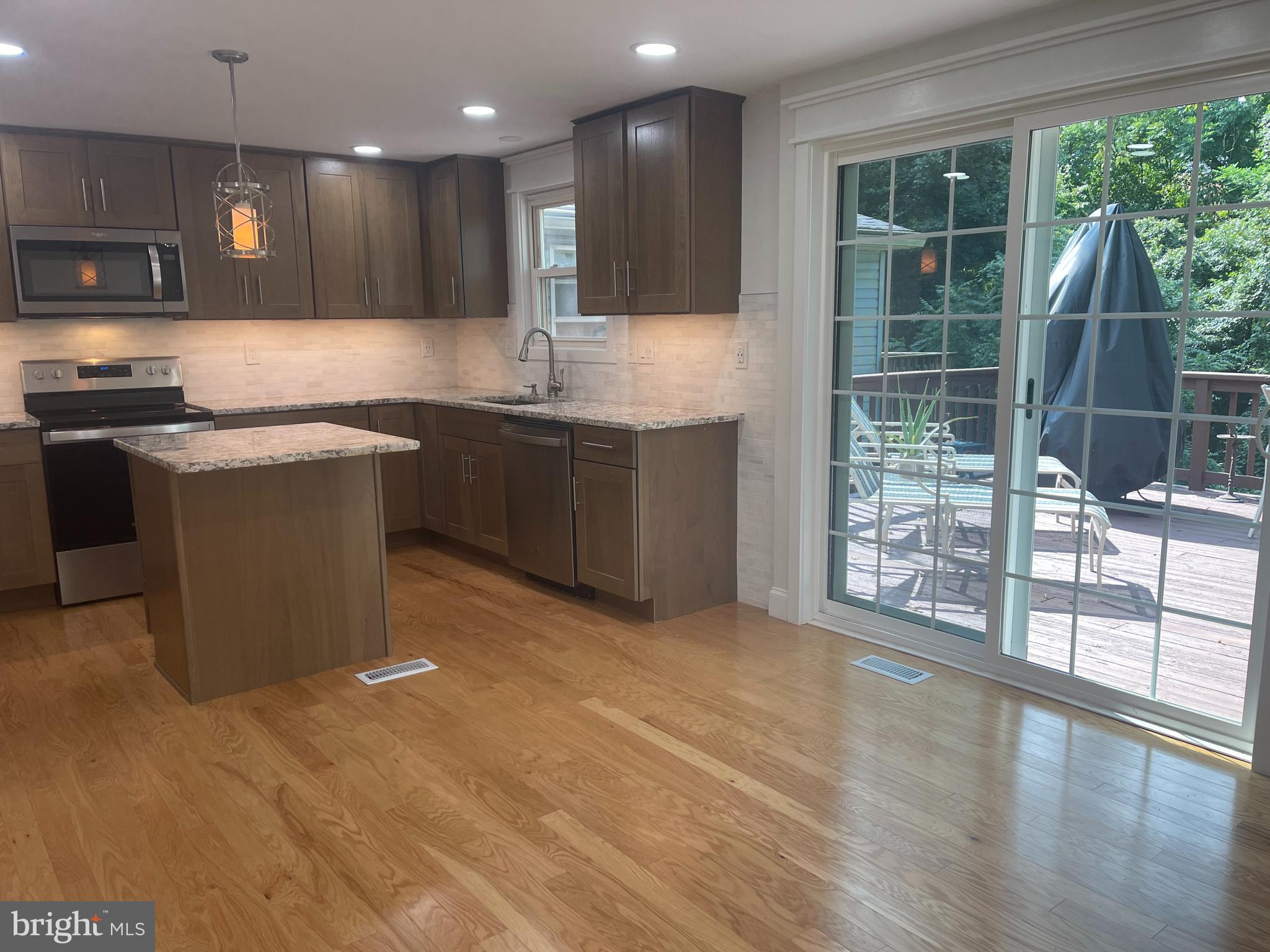 WHISPERING WOODS - Residential