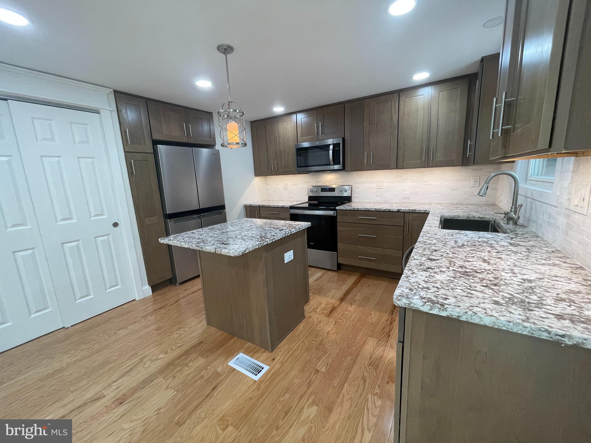 WHISPERING WOODS - Residential
