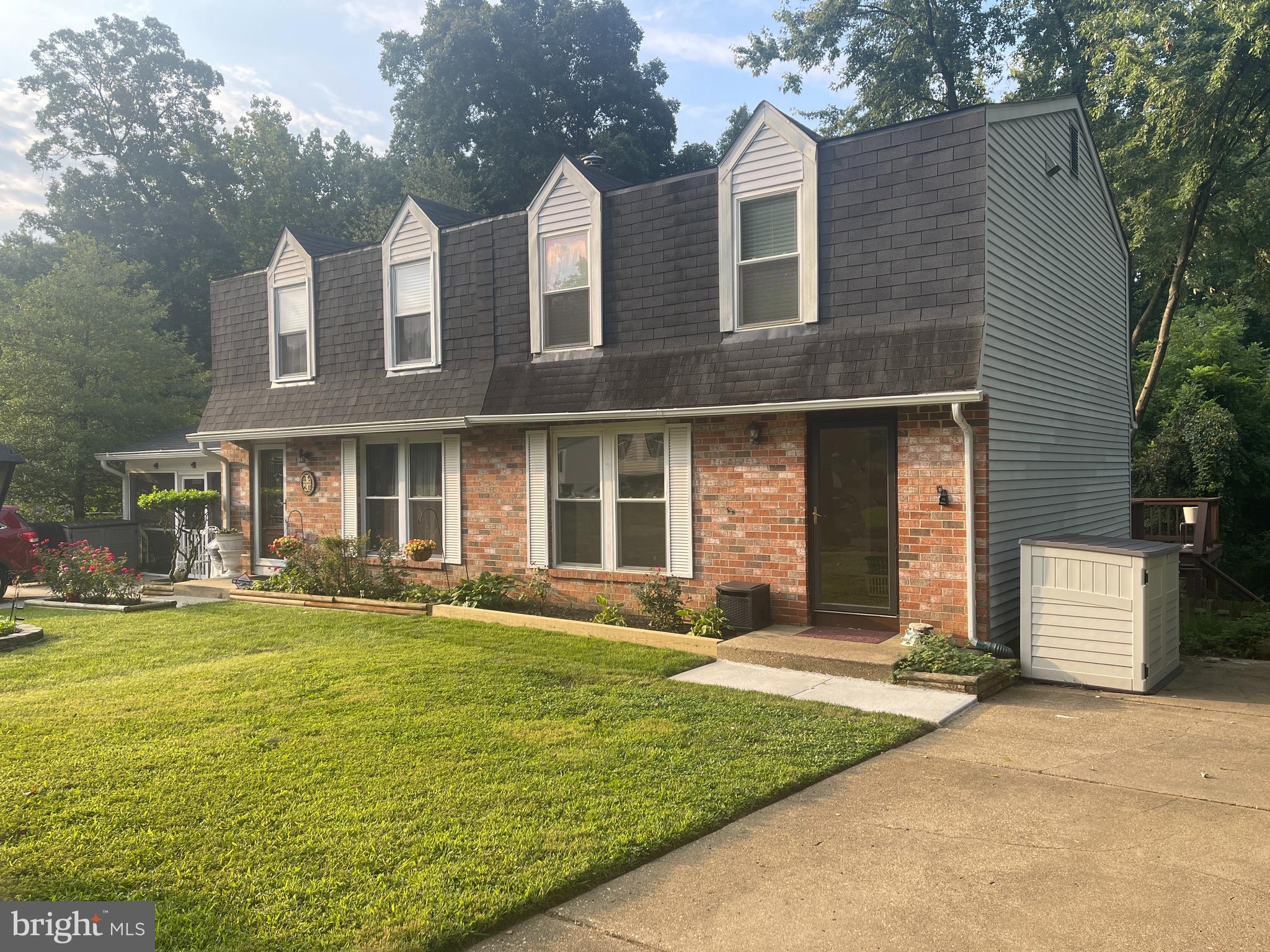 WHISPERING WOODS - Residential
