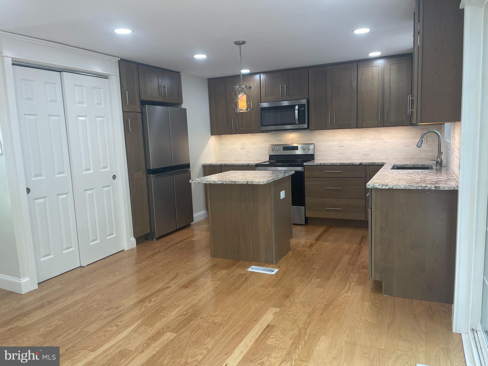 WHISPERING WOODS - Residential