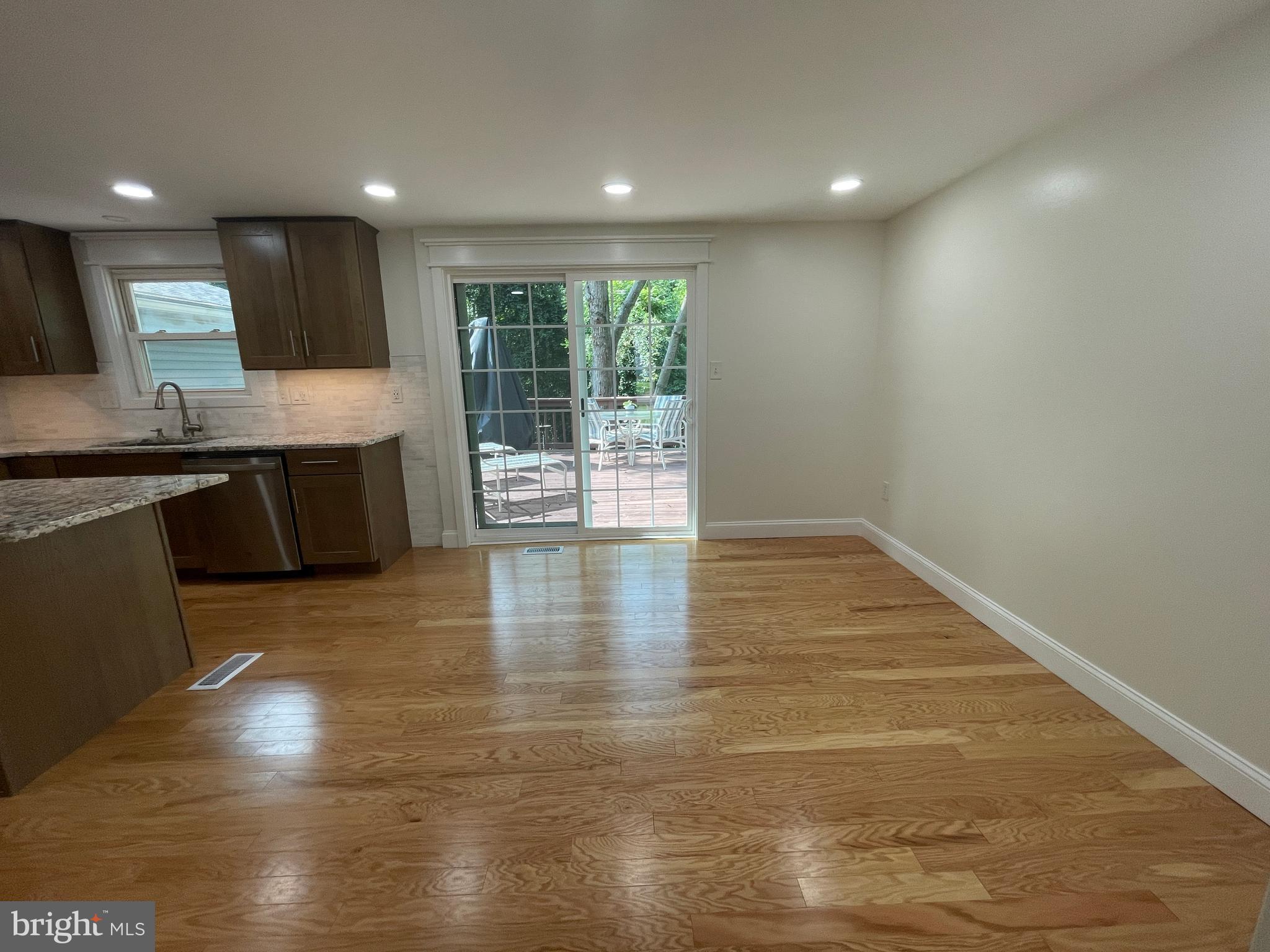 WHISPERING WOODS - Residential
