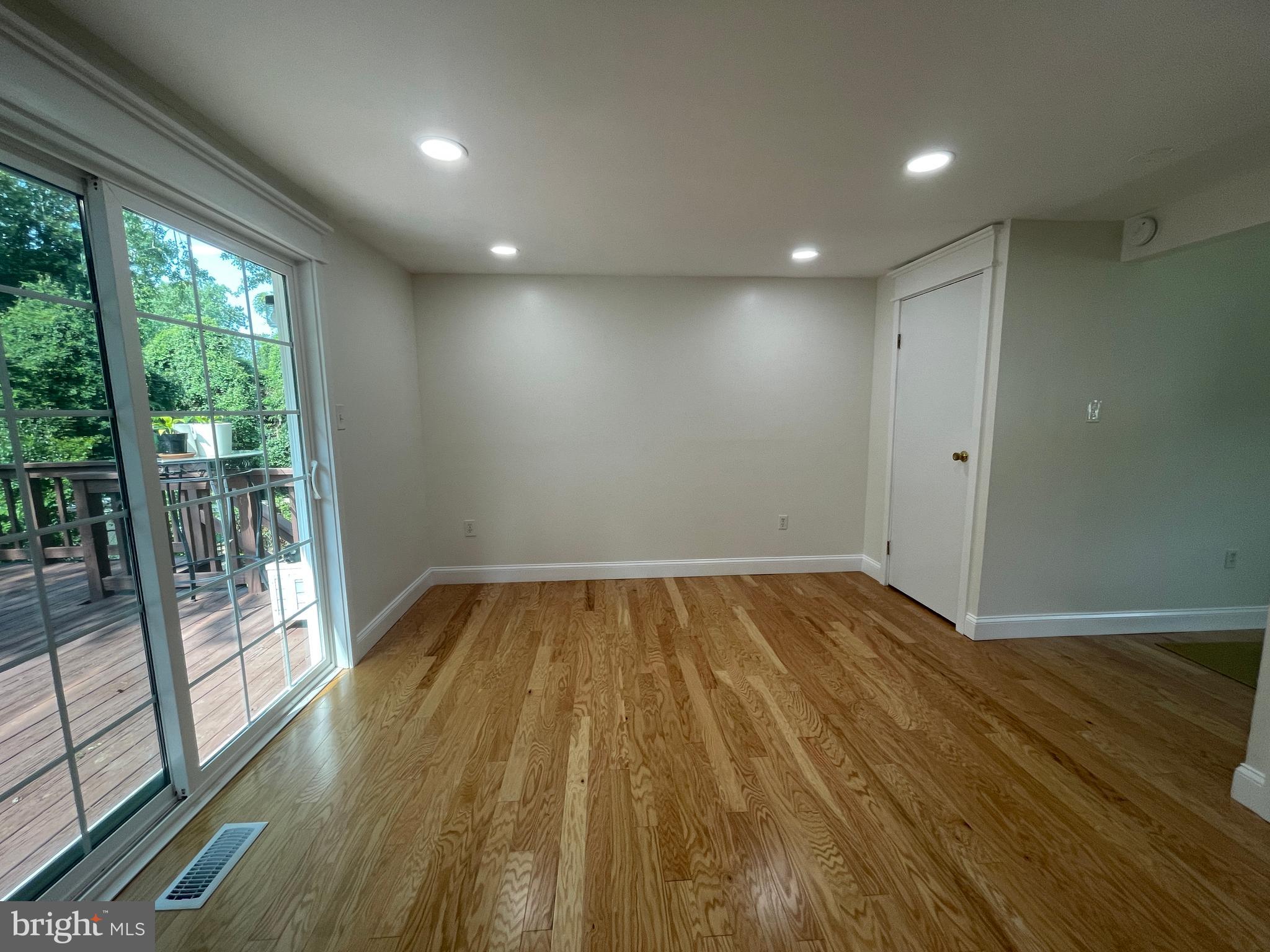 WHISPERING WOODS - Residential