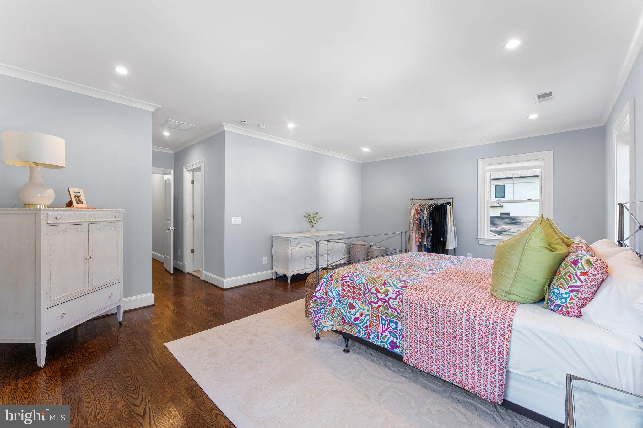 VIENNA WOODS - Residential